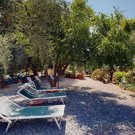 Гостевой дом Ai Cinque Campanili Финале Лигуре